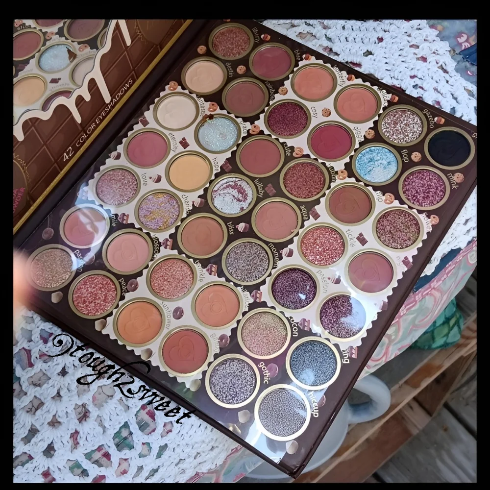 🆕️42 COLOR CHOCOLATE VAULT HIGHLY PIGMENTED EYESHADOWS INFUSED WITH REAL COCOA - Picture 2 of 14